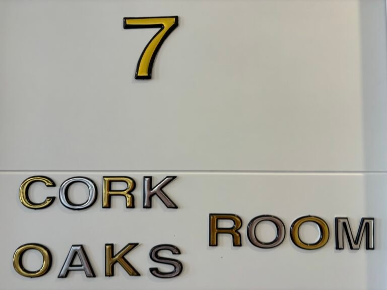 Casa de las flores - Puerta Cork Oaks Room