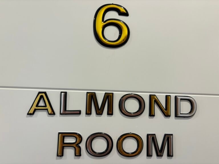 Casa de las flores - Puerta Almond Room